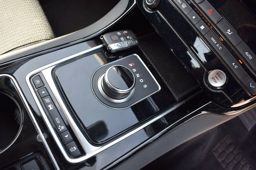 Jaguar XE R-sport Red #24