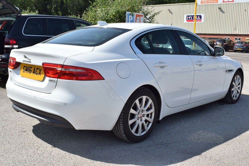 Jaguar XE 2.0 Gtdi Se Euro 6 Ss White #2