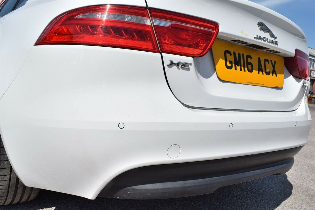 Jaguar XE R-sport Red #9