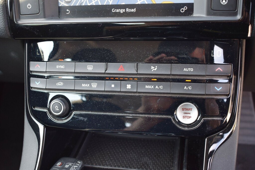 Jaguar XE R-sport Red #22