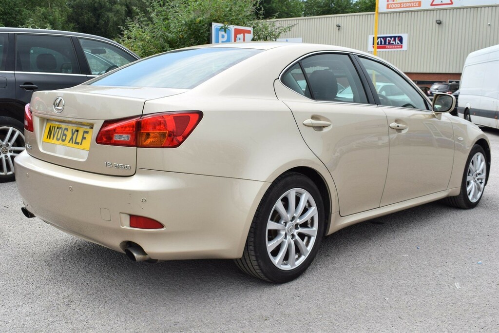 Lexus IS 2.5 Se-l Brown #2