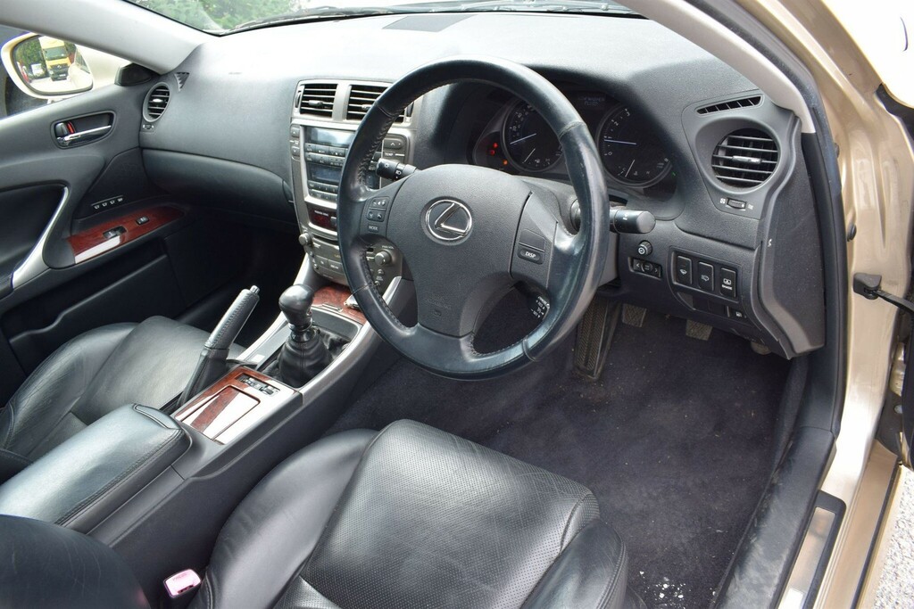 Lexus IS 2.5 Se-l Brown #3