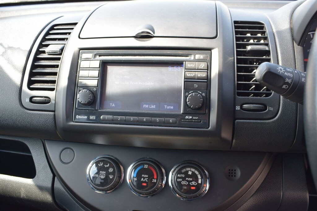 Nissan Note 1.6 16V N-tec Euro 5 Red #4