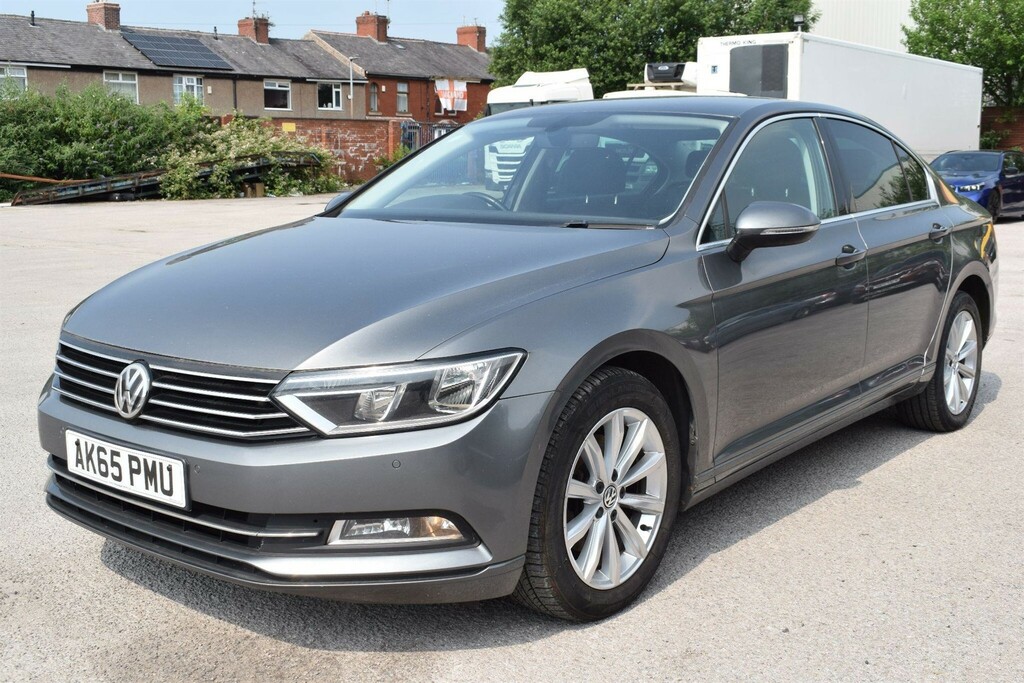 Volkswagen Passat Saloon Grey #5