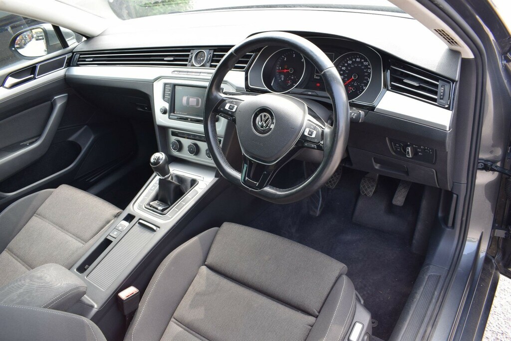 Volkswagen Passat Saloon Grey #3