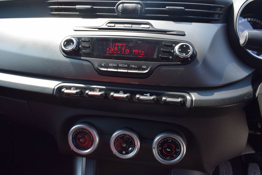 Alfa Romeo Giulietta Collezione Red #4