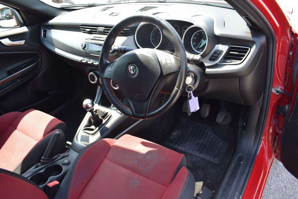 Alfa Romeo Giulietta Collezione Red #3