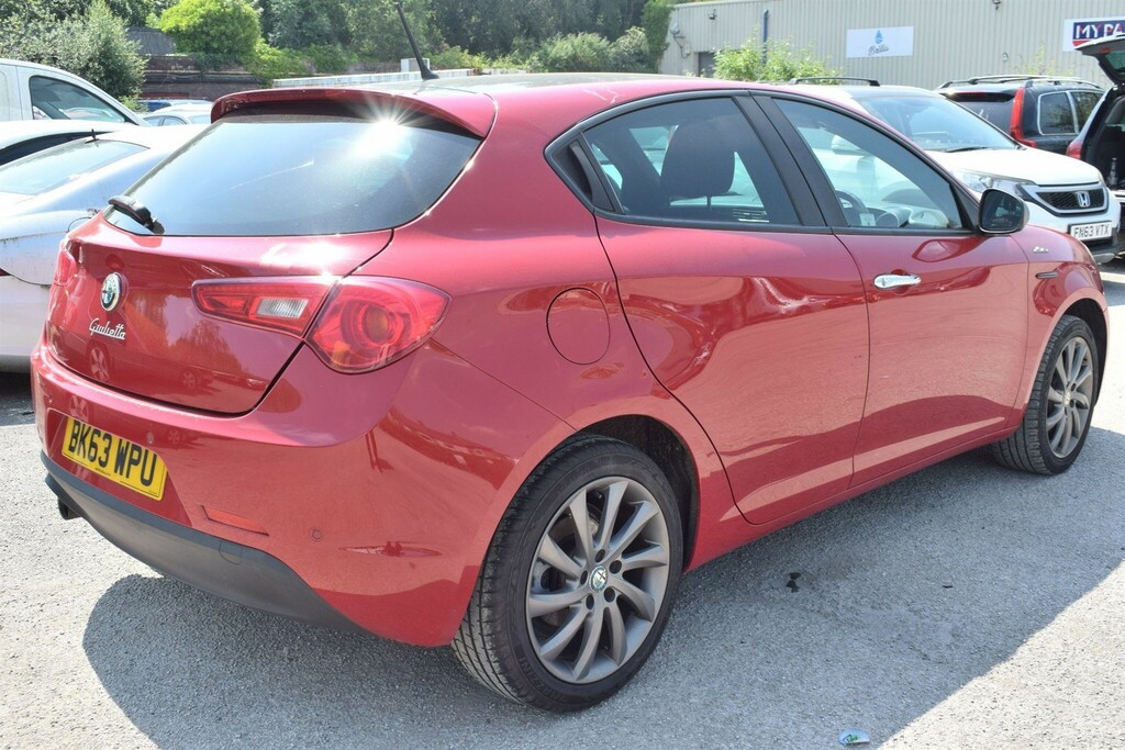 Alfa Romeo Giulietta Collezione Red #2