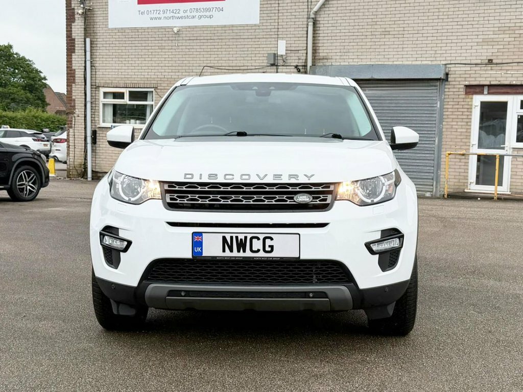 Land Rover Discovery Sport 2L Se Tech White #3