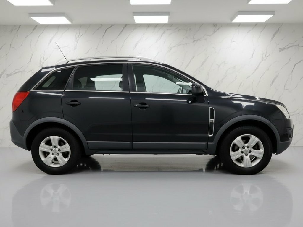 Vauxhall Antara 2.2L Exclusiv Black #6