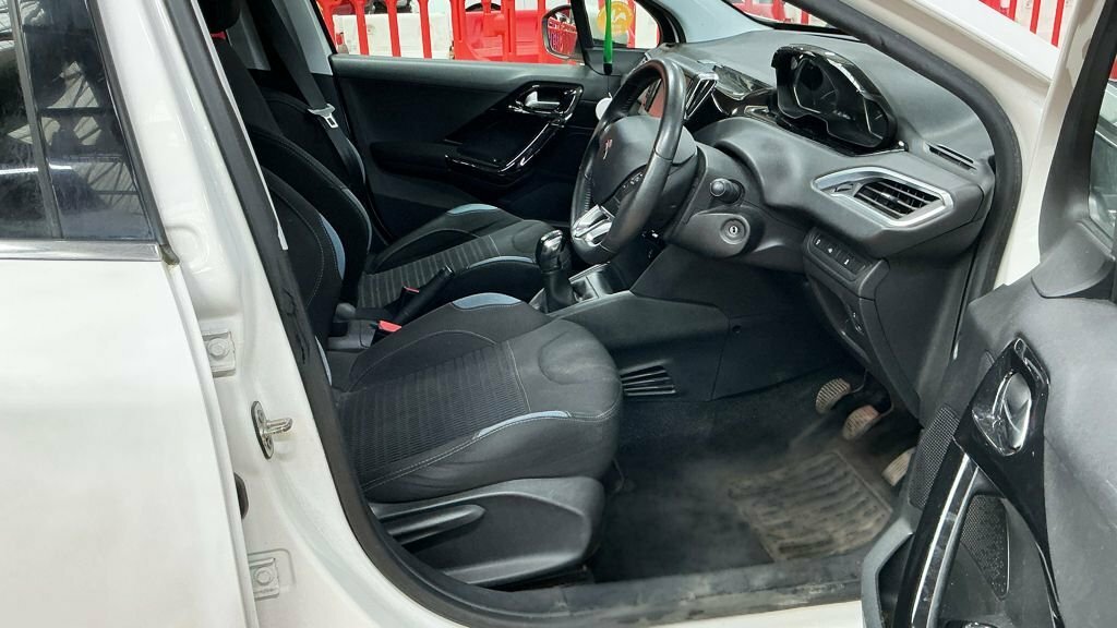 Peugeot 208 Active Blue #9