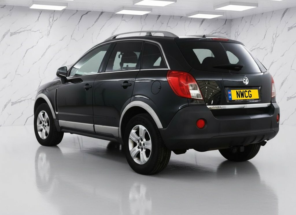 Vauxhall Antara 2.2L Exclusiv Black #3