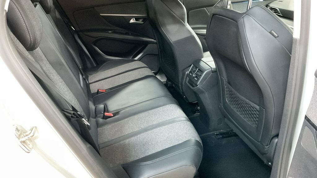 Peugeot 3008 1.2 Puretech Allure Brown #9