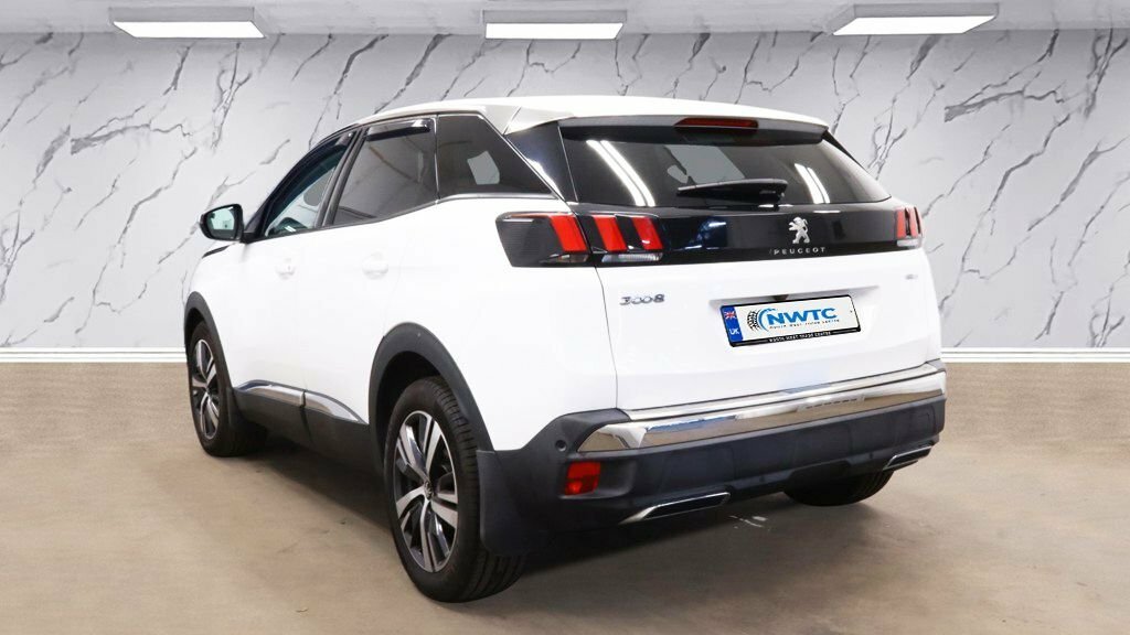 Peugeot 3008 1.2 Puretech Allure Brown #2