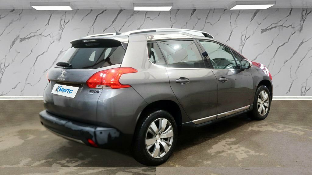 Peugeot 2008 Bluehdi Active White #4
