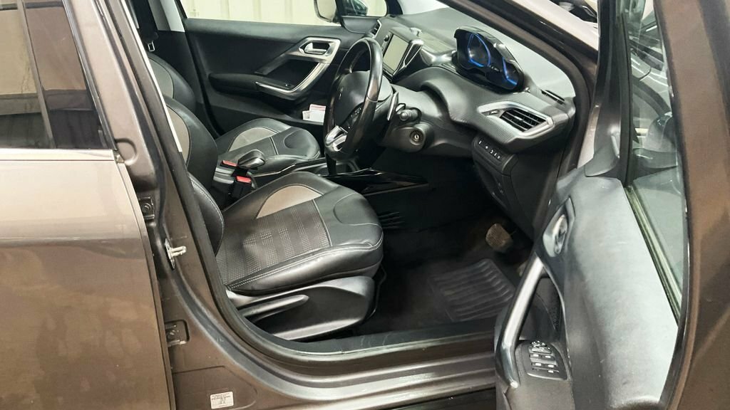 Peugeot 2008 Bluehdi Active White #9