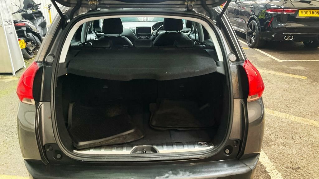 Peugeot 2008 Bluehdi Active White #11