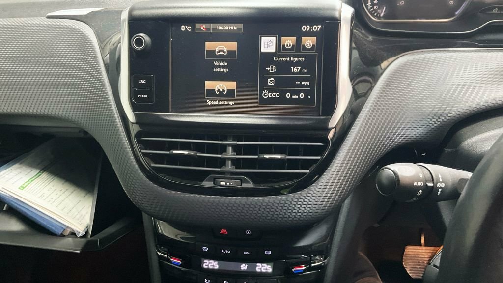 Peugeot 2008 Bluehdi Active White #7