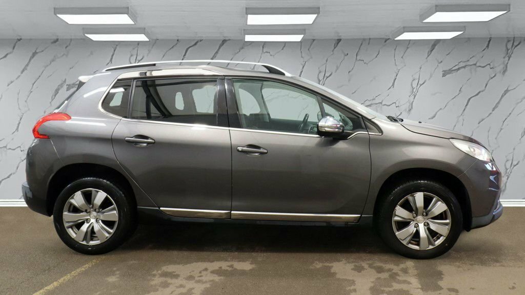 Peugeot 2008 Bluehdi Active White #5