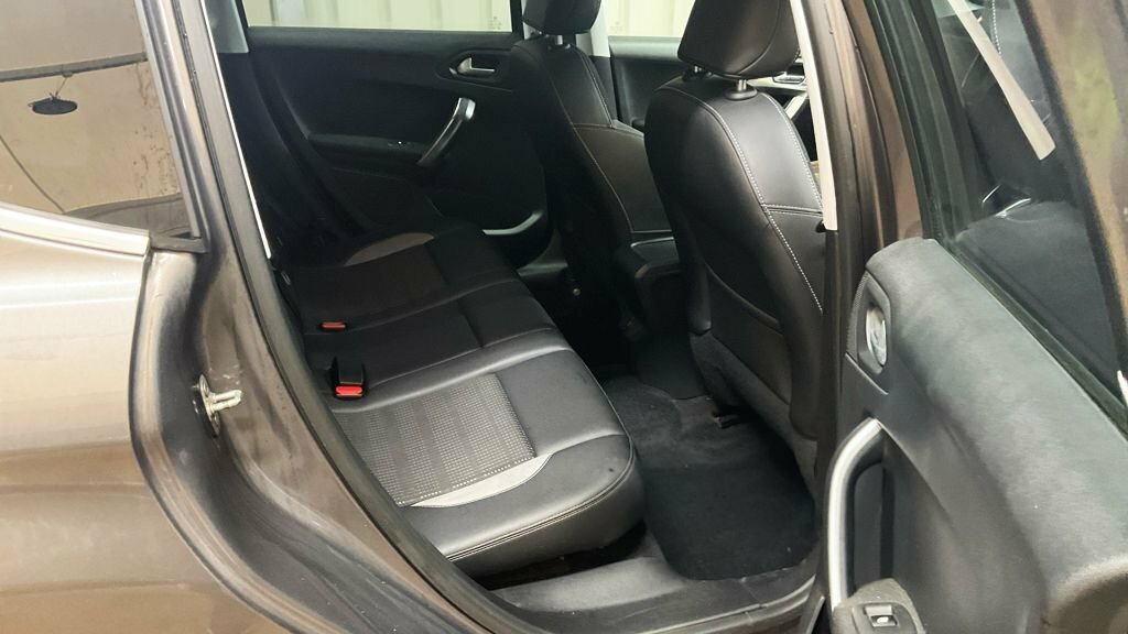 Peugeot 2008 Bluehdi Active White #10