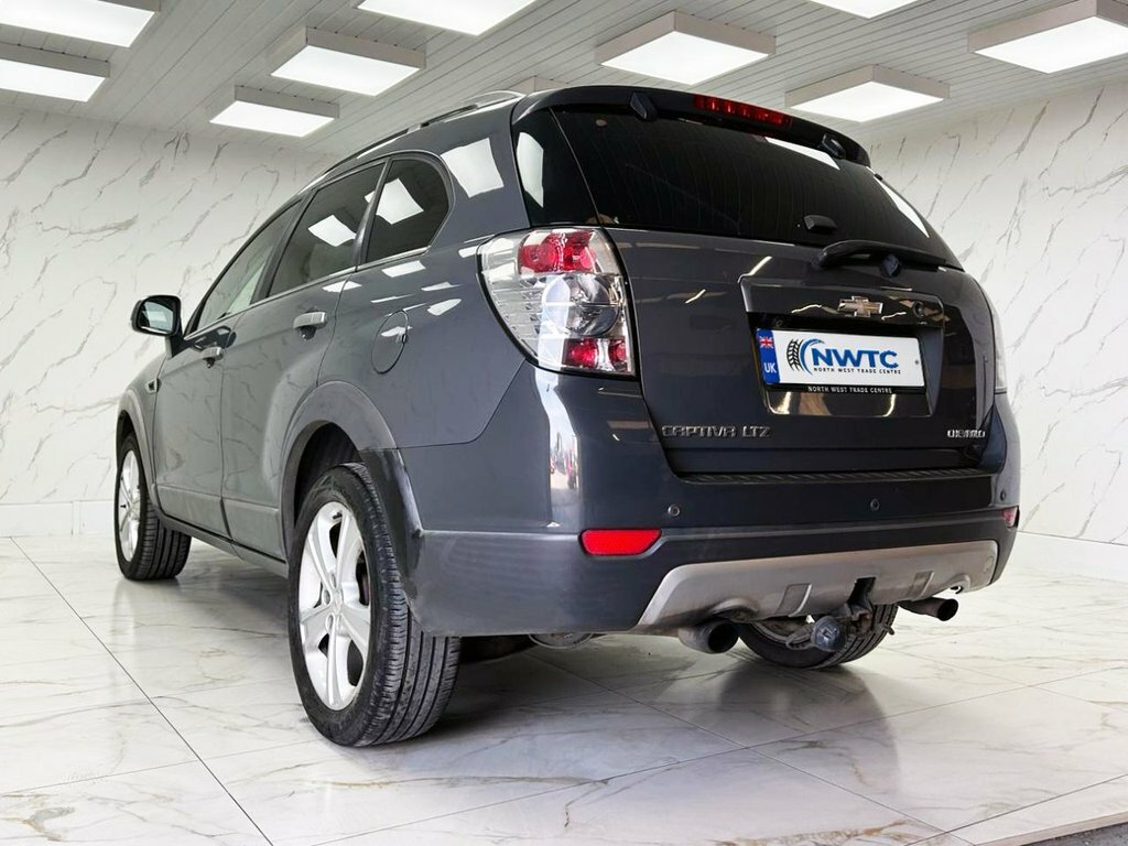 Chevrolet Captiva Lt Black #7