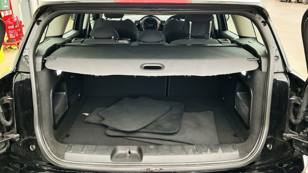 Mini Clubman Cooper Red #11
