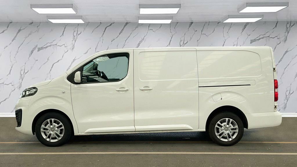 Vauxhall Vivaro 1.5L Sportive White #6