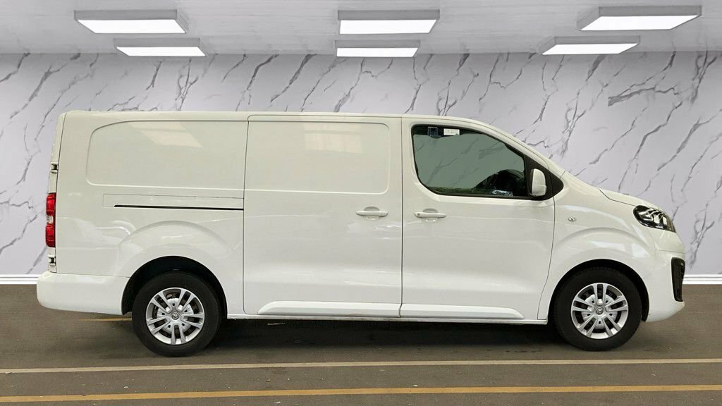 Vauxhall Vivaro 1.5L Sportive White #5