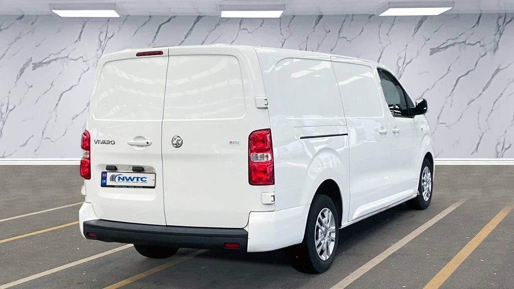 Vauxhall Vivaro 1.5L Sportive White #4