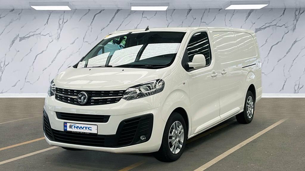 Vauxhall Vivaro 1.5L Sportive White #2