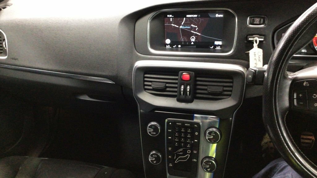 Volvo V40 2L R-design Lux Nav White #7