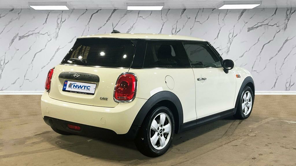Mini Hatch 1.2L One White #4