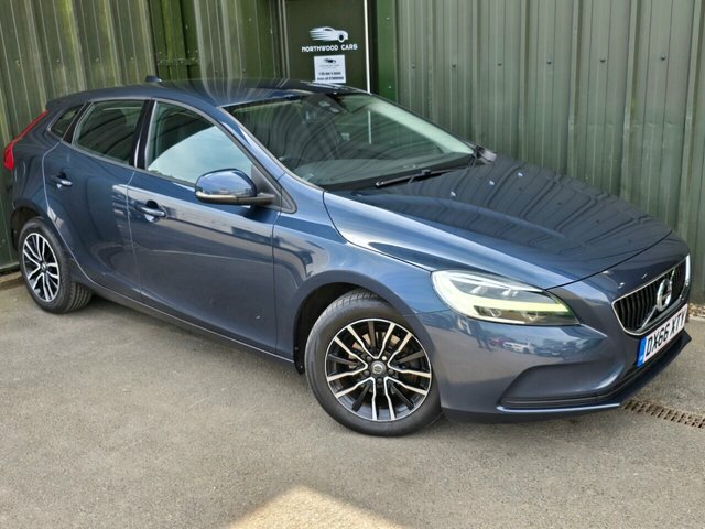 Volvo V40 2.0 D2 Momentum Hatchback Euro 6 Blue