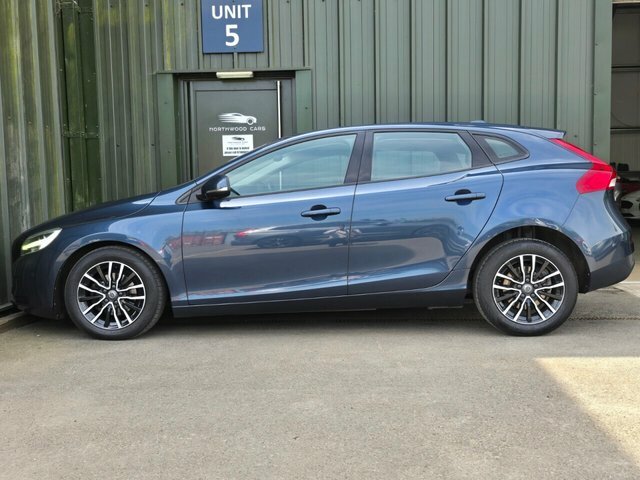 Volvo V40 2.0 D2 Momentum Hatchback Euro 6 Blue #6