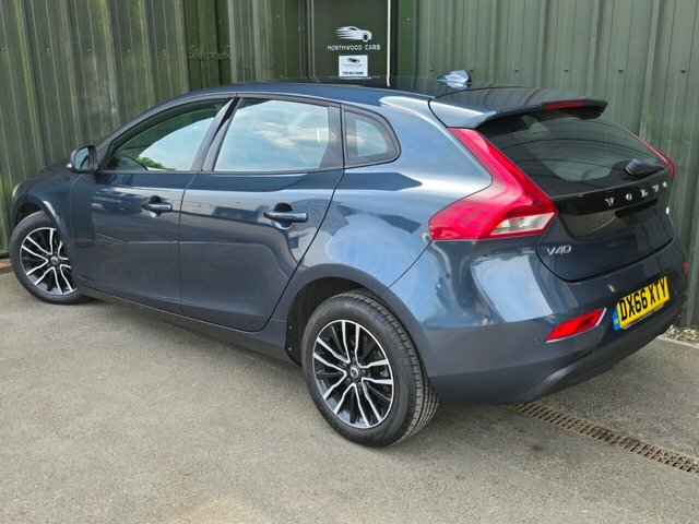 Volvo V40 2.0 D2 Momentum Hatchback Euro 6 Blue #2