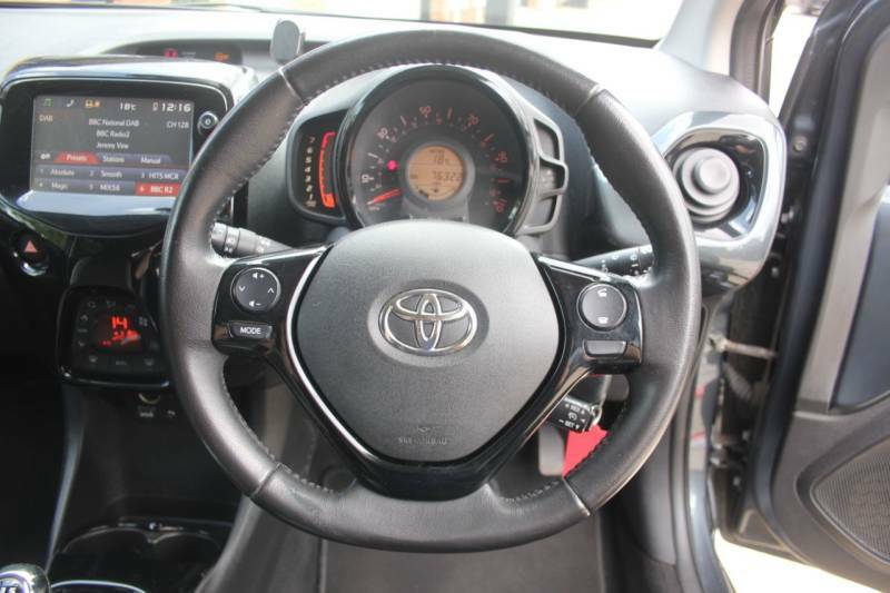 Toyota Aygo 1.0 Vvt-i X-press - 2017 67 Grey #3