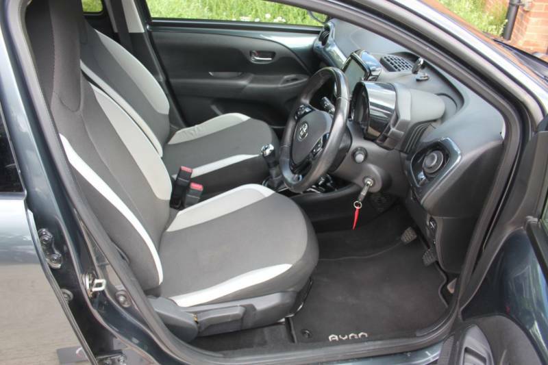 Toyota Aygo 1.0 Vvt-i X-press - 2017 67 Grey #5