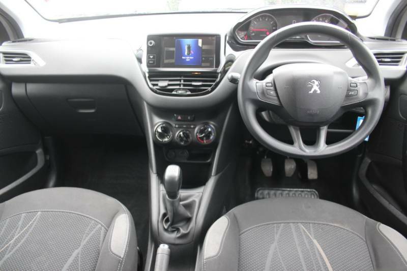 Peugeot 208 1.2 Vti Active Silver #2