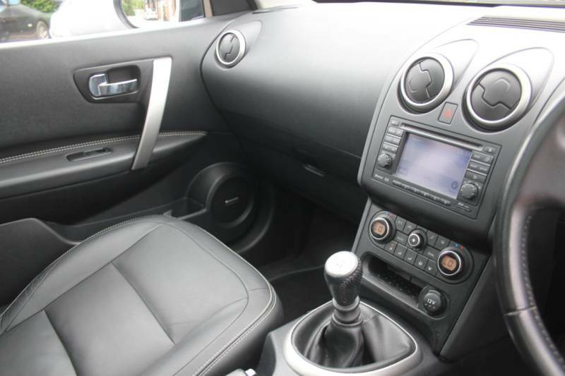 Nissan Qashqai+2 2.0 Tekna White #6