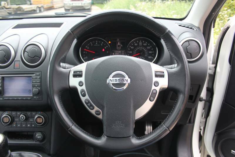 Nissan Qashqai+2 2.0 Tekna White #3