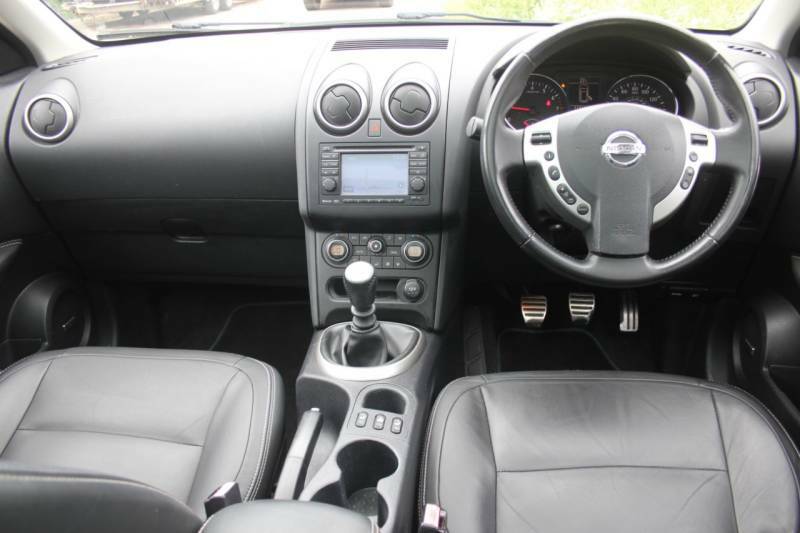 Nissan Qashqai+2 2.0 Tekna White #2