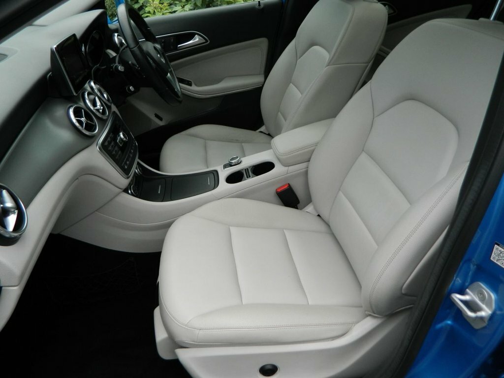 Mercedes-Benz GLA Class Gla 220 Cdi 4Matic Amg Line Pre Plus Black #14