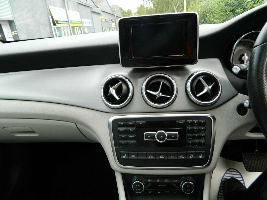 Mercedes-Benz GLA Class Gla 220 Cdi 4Matic Amg Line Pre Plus Black #17