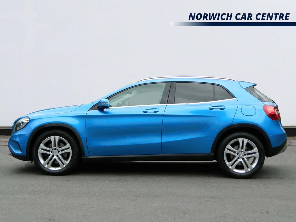 Mercedes-Benz GLA Class Gla 220 Cdi 4Matic Amg Line Pre Plus Black #2