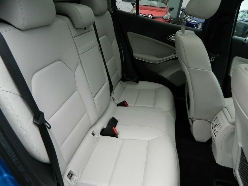 Mercedes-Benz GLA Class Gla 220 Cdi 4Matic Amg Line Pre Plus Black #16