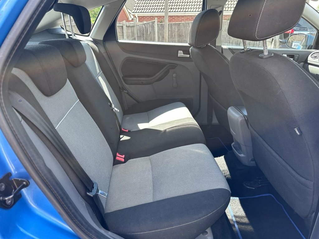 Ford Focus 1.6 Titanium Hatchback 159 Gkm Silver #11
