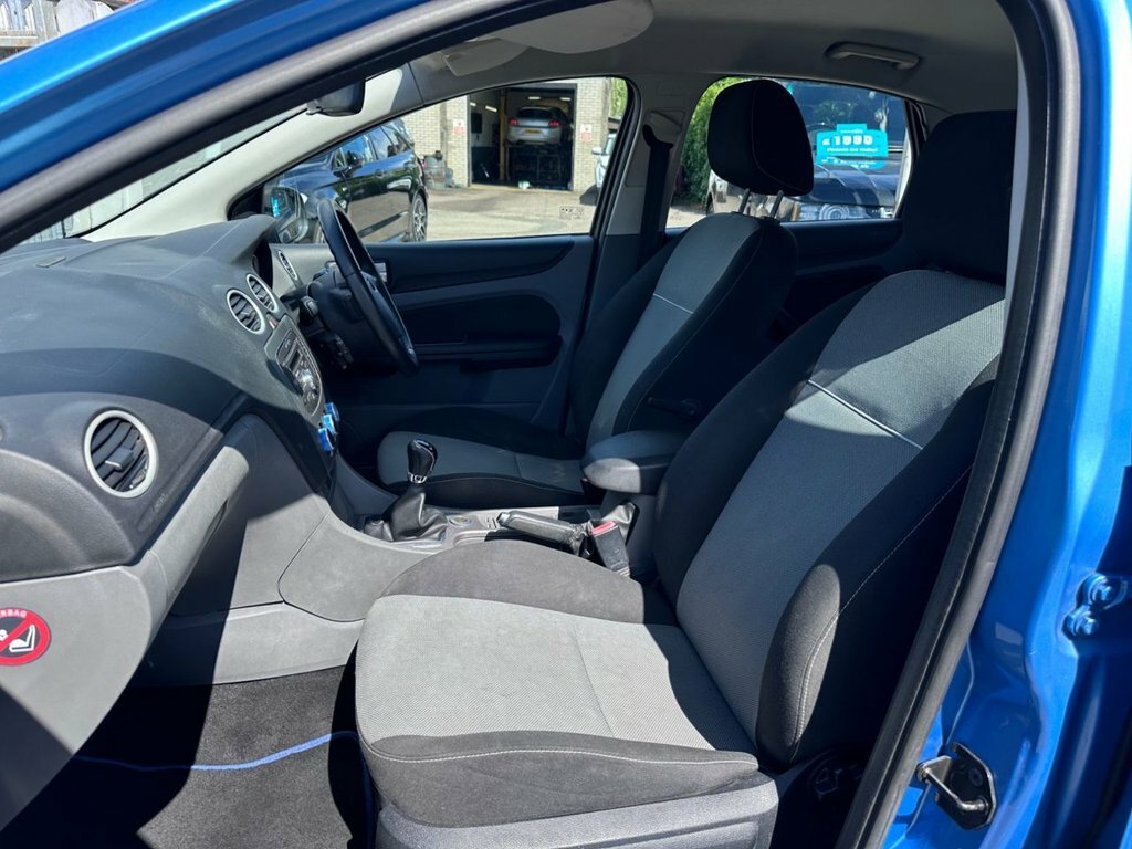 Ford Focus 1.6 Titanium Hatchback 159 Gkm Silver #15