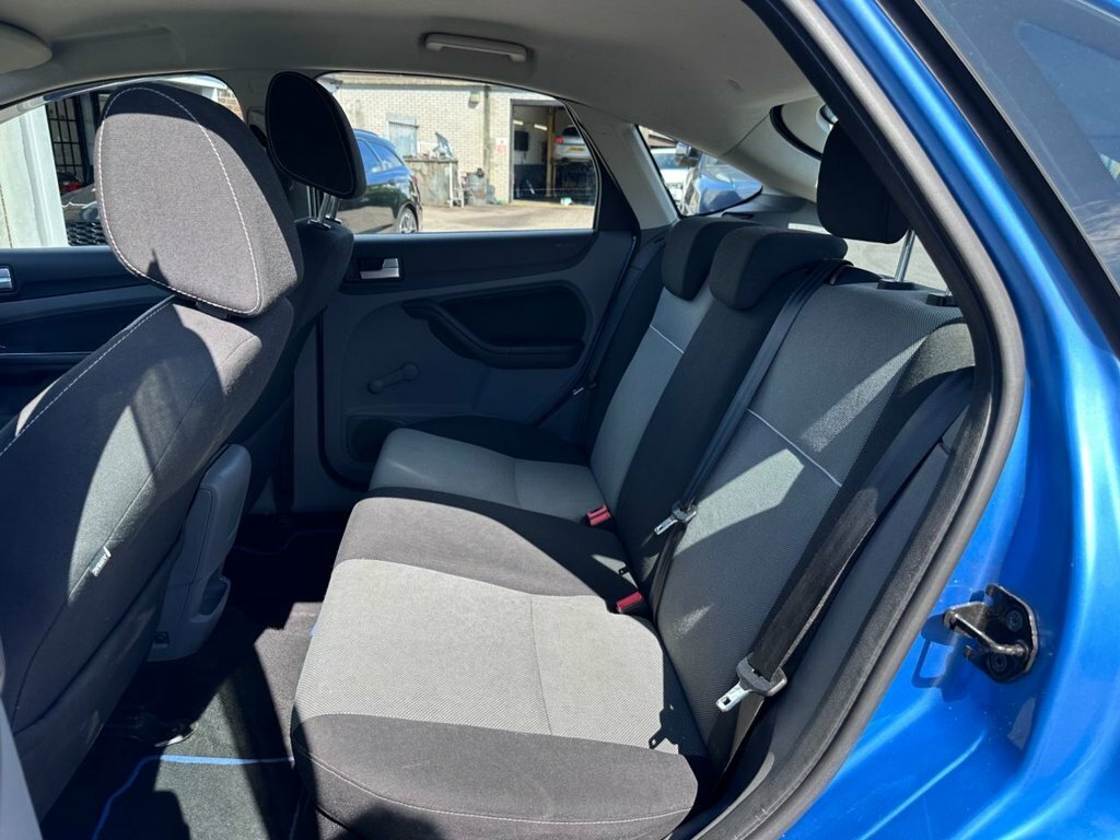 Ford Focus 1.6 Titanium Hatchback 159 Gkm Silver #13
