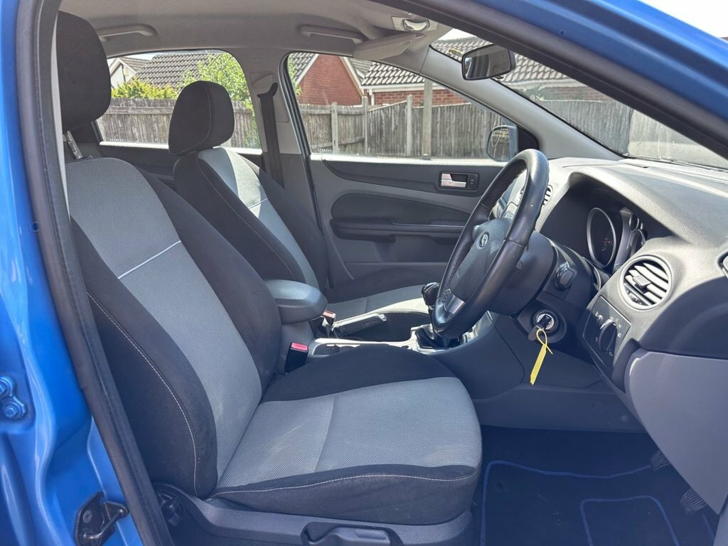 Ford Focus 1.6 Titanium Hatchback 159 Gkm Silver #10