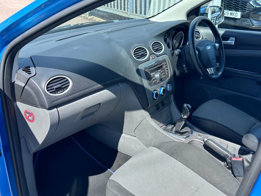 Ford Focus 1.6 Titanium Hatchback 159 Gkm Silver #14
